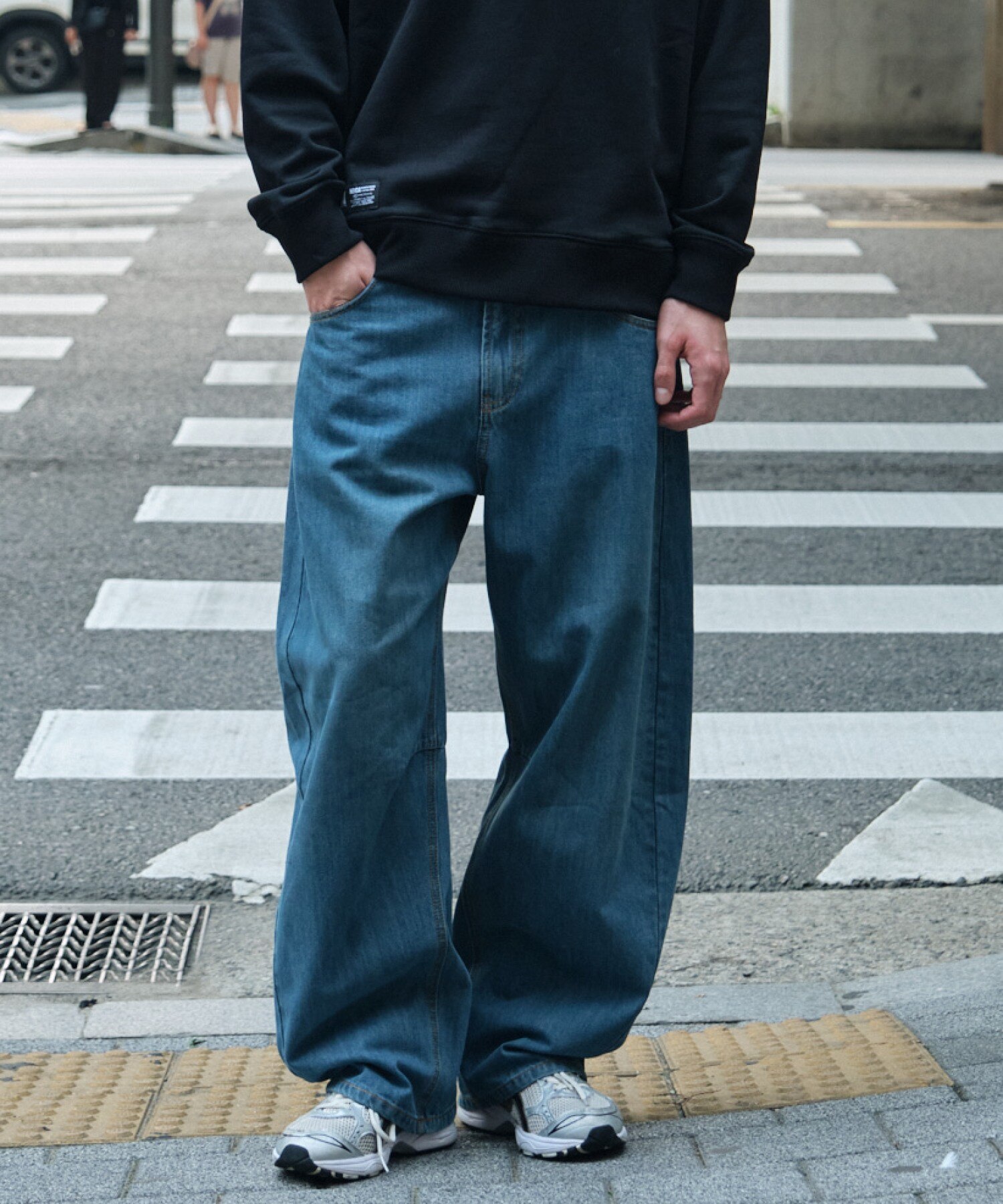 Curved Denim Pants